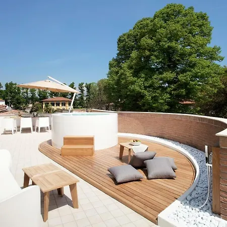 Canticle Luxury * Lucca