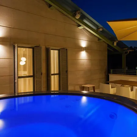 Canticle Luxury * Lucca